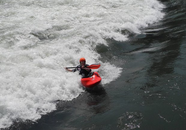 Yvette auf der Welle